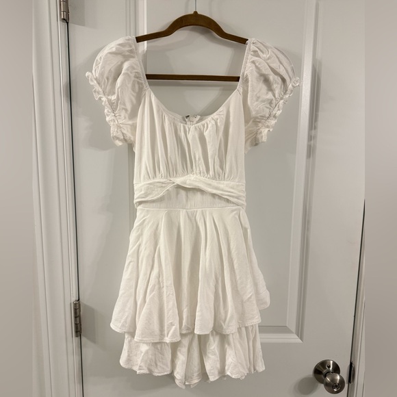 Altar'd State Pants - Alter’d State Romantic White Puff-Sleeve Romper- (size XL)